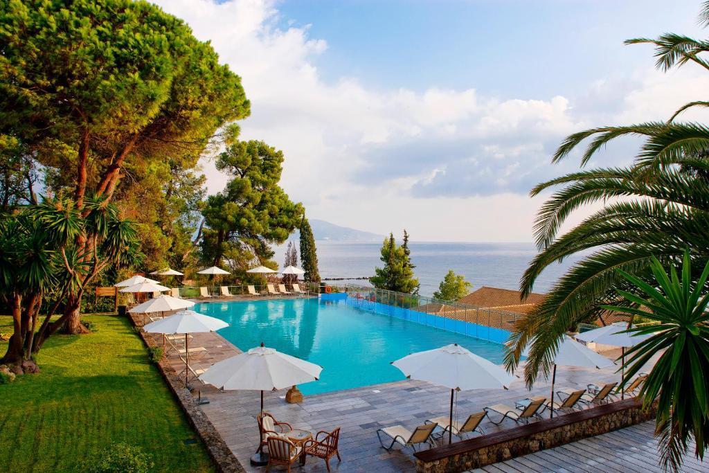 Görögország, Korfu, Kanoni, Kontokali Bay Resort, medence