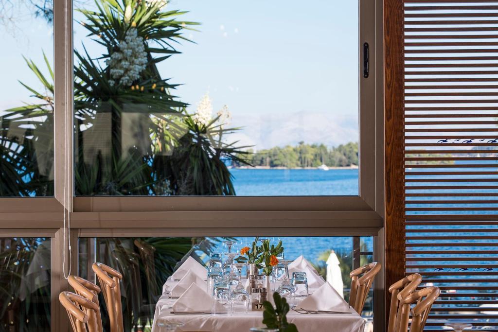Görögország, Korfu, Kanoni, Kontokali Bay Resort, étterem