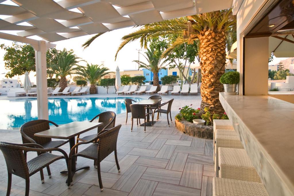 Görögország, Santorini, Kamari, Makarios Beach Hotel, medence